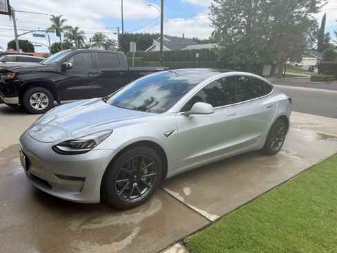 Used 2018 Tesla Model 3 Long Range RWD image 9