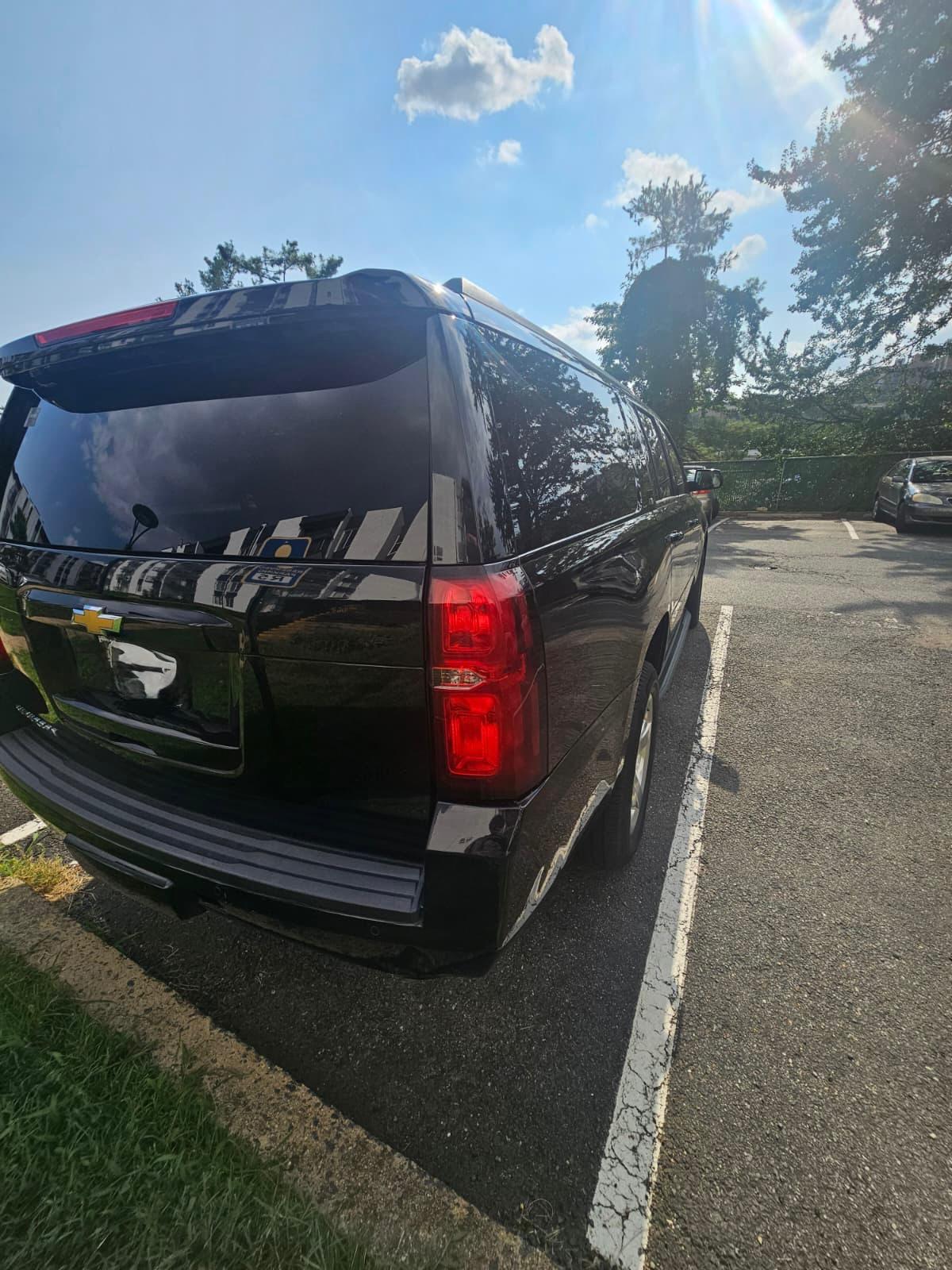 Used 2017 Chevrolet Suburban LT w/ Luxury Package AWD/4WD image 9