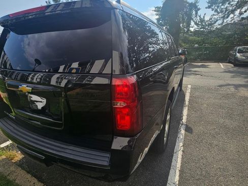 Used 2017 Chevrolet Suburban LT w/ Luxury Package image 9