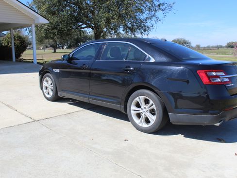 Used 2018 Ford Taurus SEL w/ Equipment Group 201A image 8