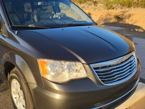 Used 2012 Chrysler Town & Country Touring image 2