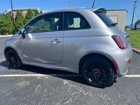 Used 2015 FIAT 500 Sport w/ Sport Appearance Group FWD image 10