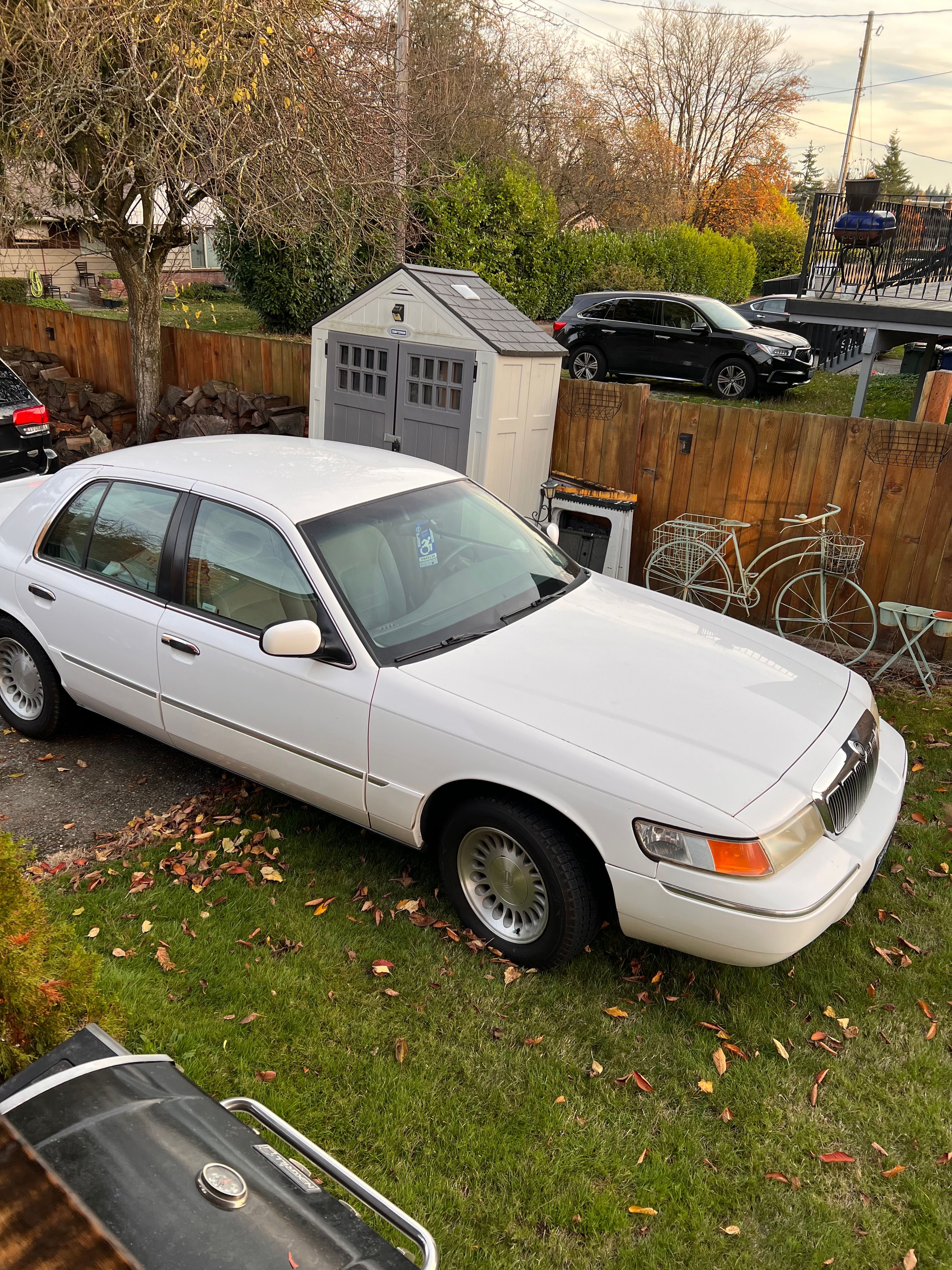 Used 2000 Mercury Grand Marquis LS RWD image 1