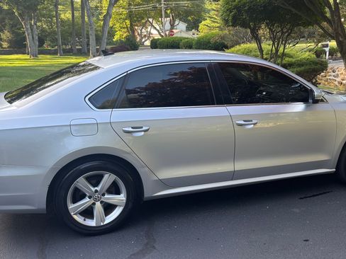 Used 2014 Volkswagen Passat 1.8T SE FWD image 4
