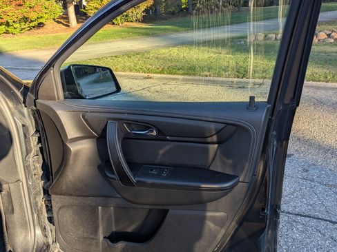 Used 2015 Chevrolet Traverse LT image 10