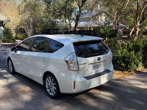 Used 2014 Toyota Prius V Five image 14