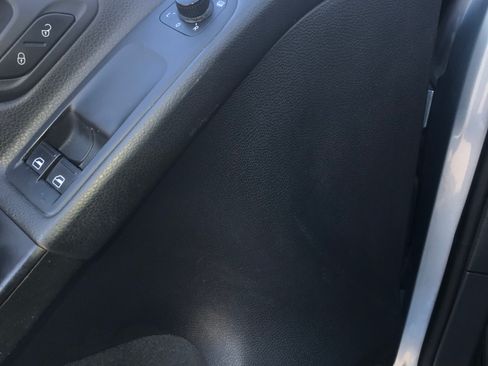 Used 2010 Volkswagen Golf 2-Door image 20