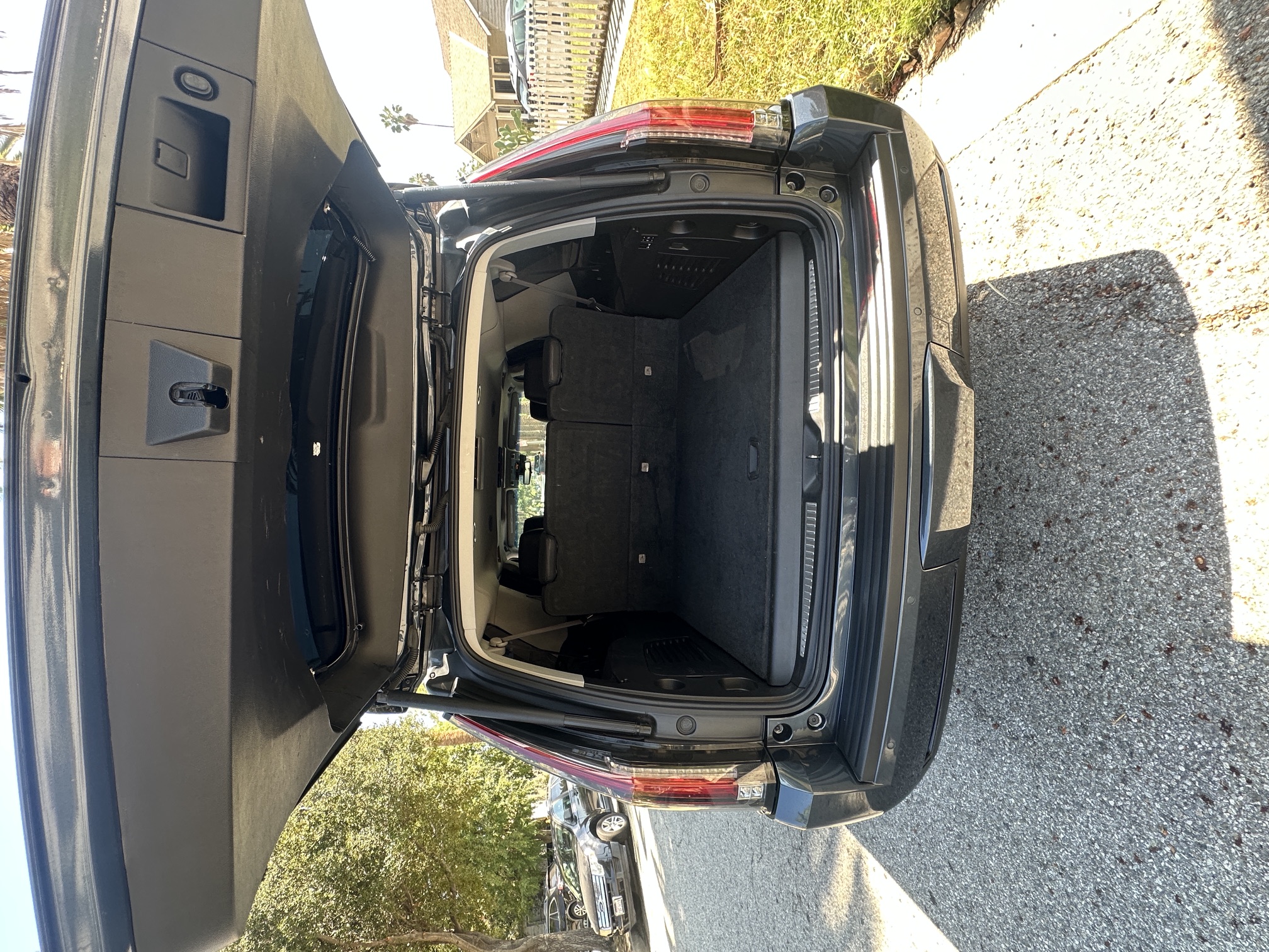 Used 2019 Cadillac Escalade ESV Premium Luxury AWD/4WD image 8