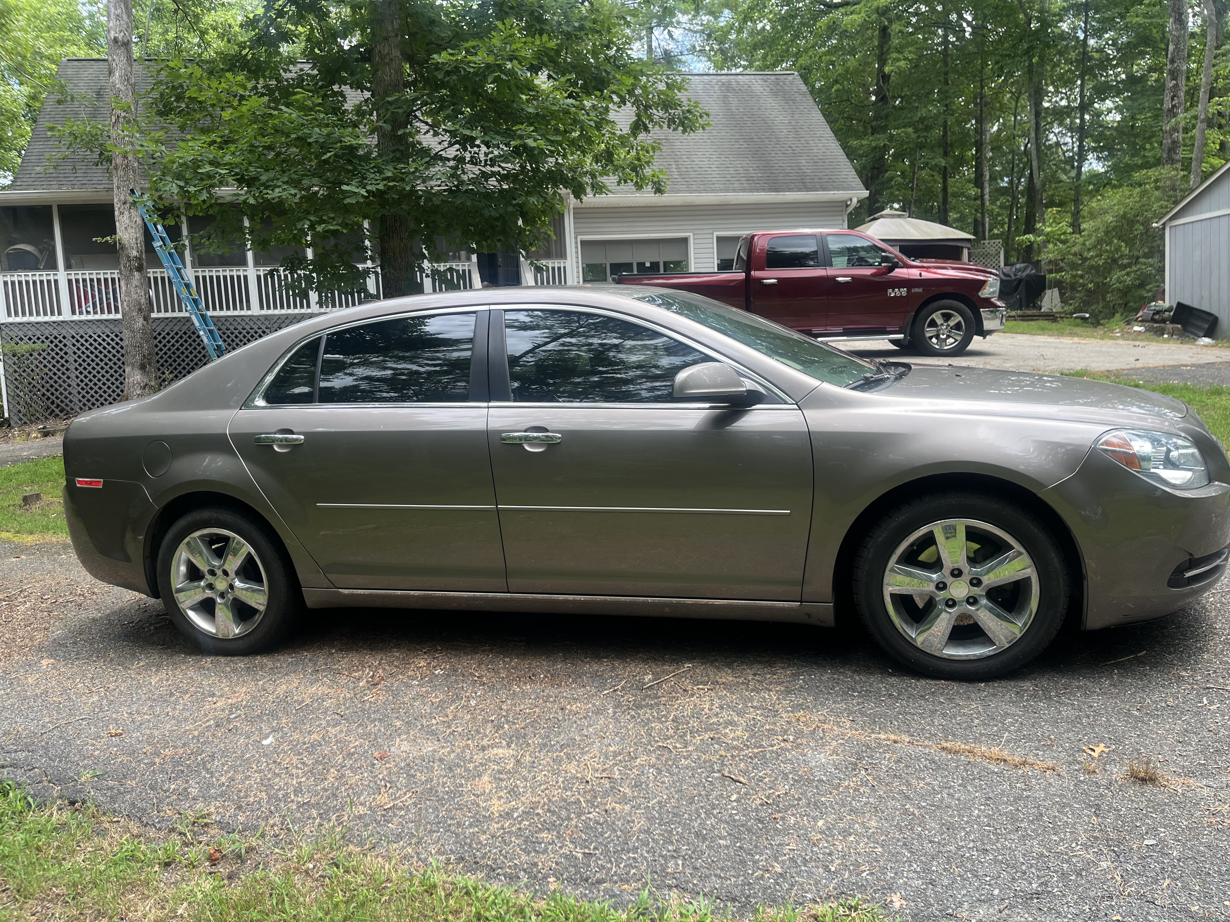 Used 2012 Chevrolet Malibu LT FWD image 1