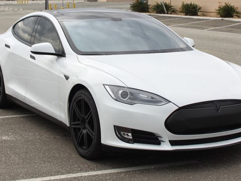 Used 2013 Tesla Model S image 1