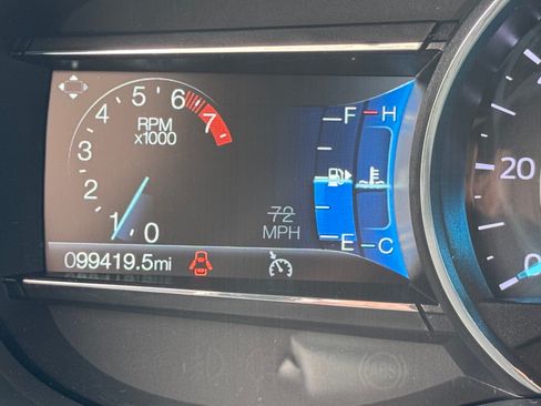 Used 2018 Ford Explorer XLT w/ Equipment Group 202A image 8