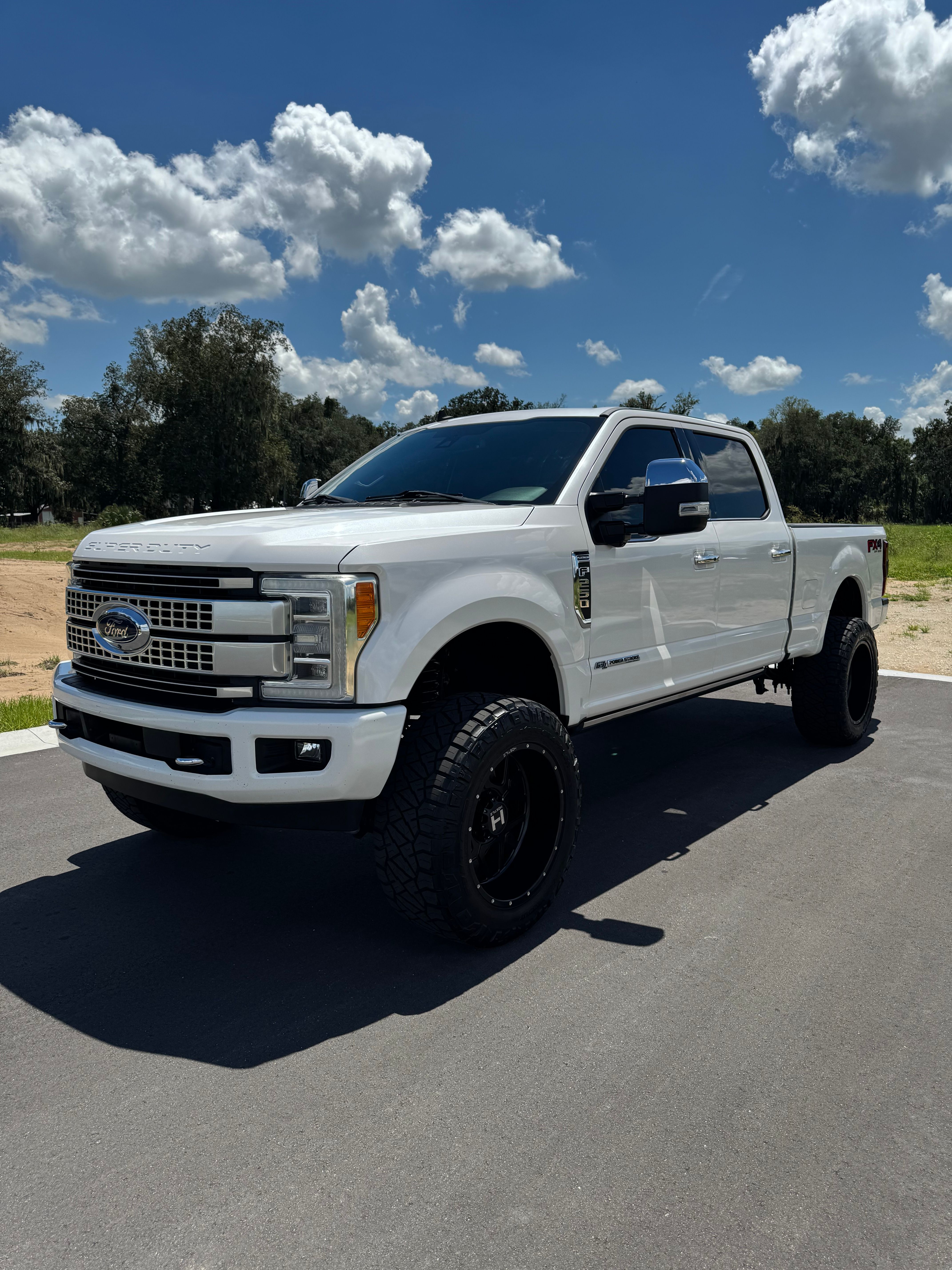 Used 2019 Ford F250 Platinum w/ Platinum Ultimate Package AWD/4WD image 9