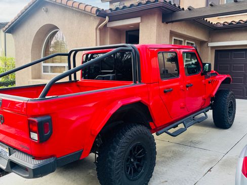 Used 2021 Jeep Gladiator Sport image 4