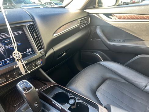 Used 2019 Maserati Levante image 6