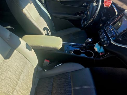 Used 2014 Chevrolet Impala LT w/ Convenience Package image 9