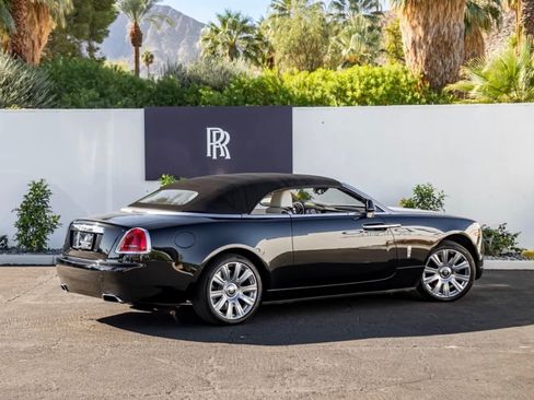 Used 2017 Rolls-Royce Dawn image 12