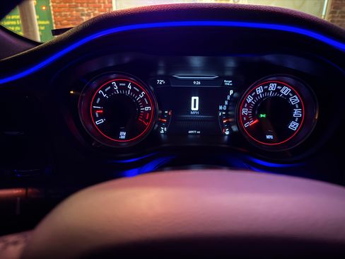 Used 2023 Dodge Challenger SXT RWD image 9