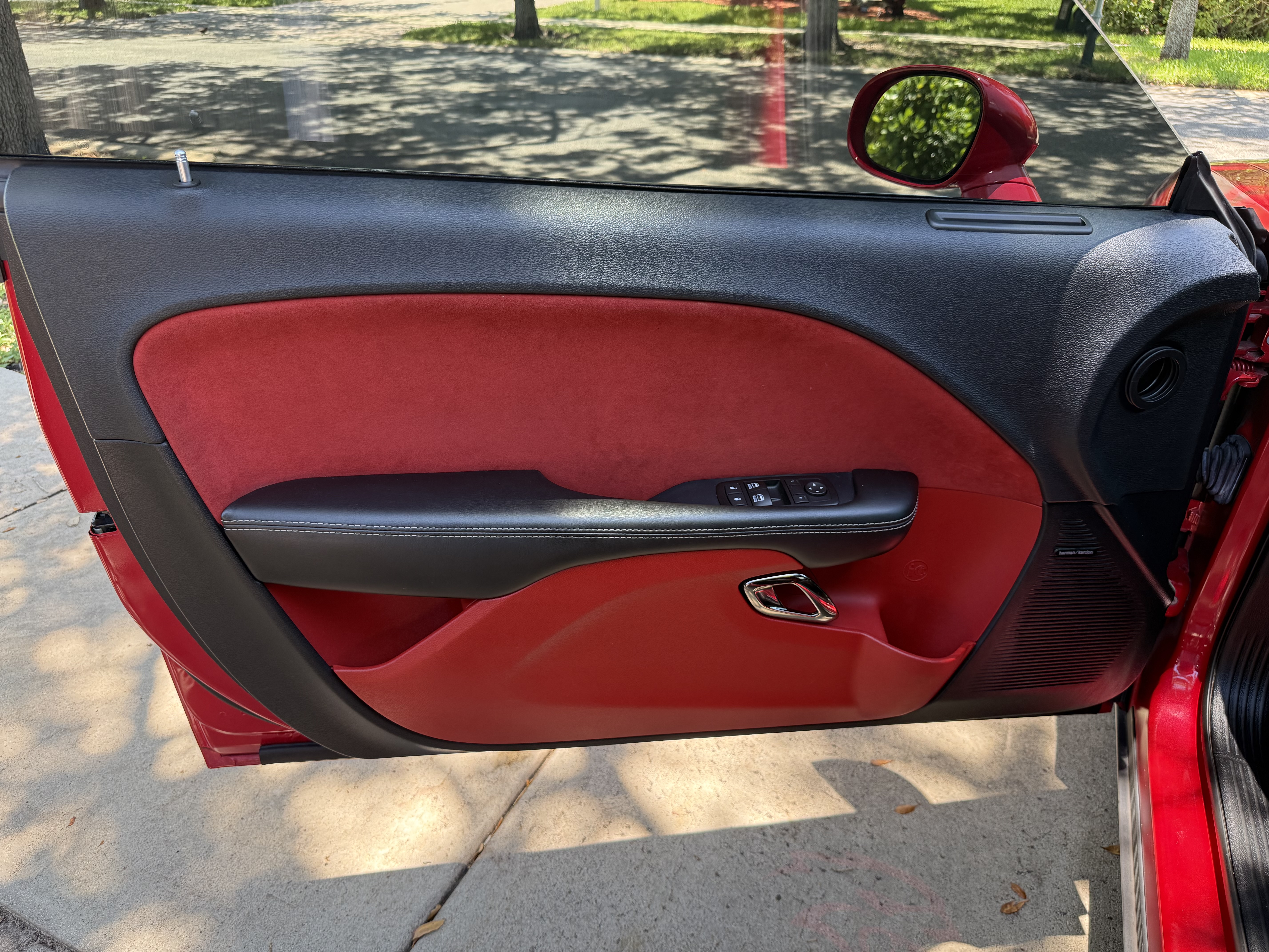 Used 2015 Dodge Challenger SRT Hellcat RWD image 29