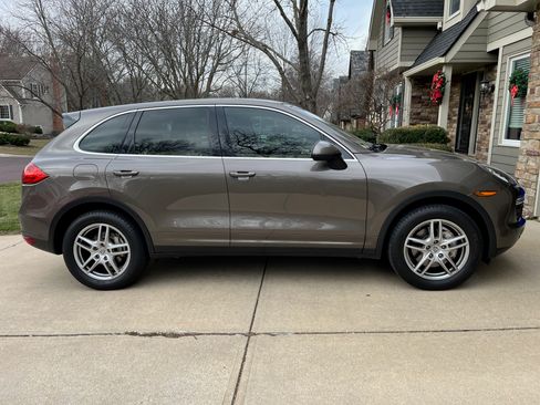 Used 2011 Porsche Cayenne S image 5