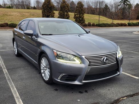 Used 2015 Lexus LS 460 L image 2