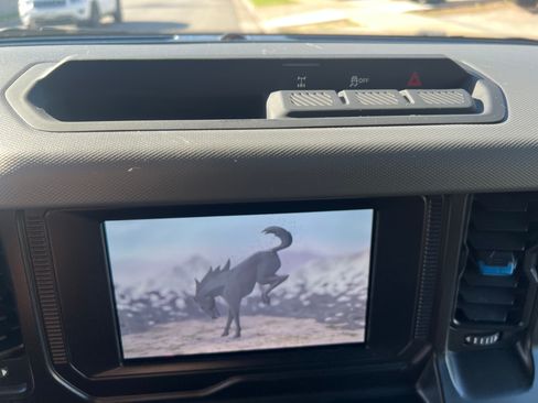 Used 2022 Ford Bronco Black Diamond image 10