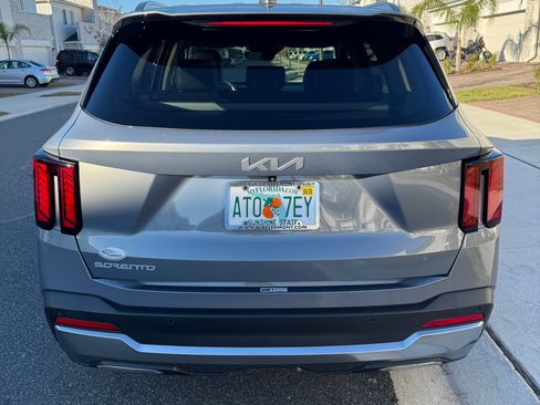 Used 2024 Kia Sorento S image 10