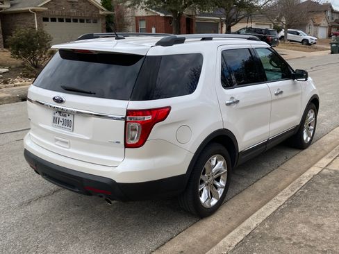 Used 2014 Ford Explorer XLT w/ Equipment Group 202A image 6