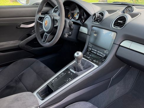 Used 2020 Porsche 718 Cayman GT4 RWD image 16