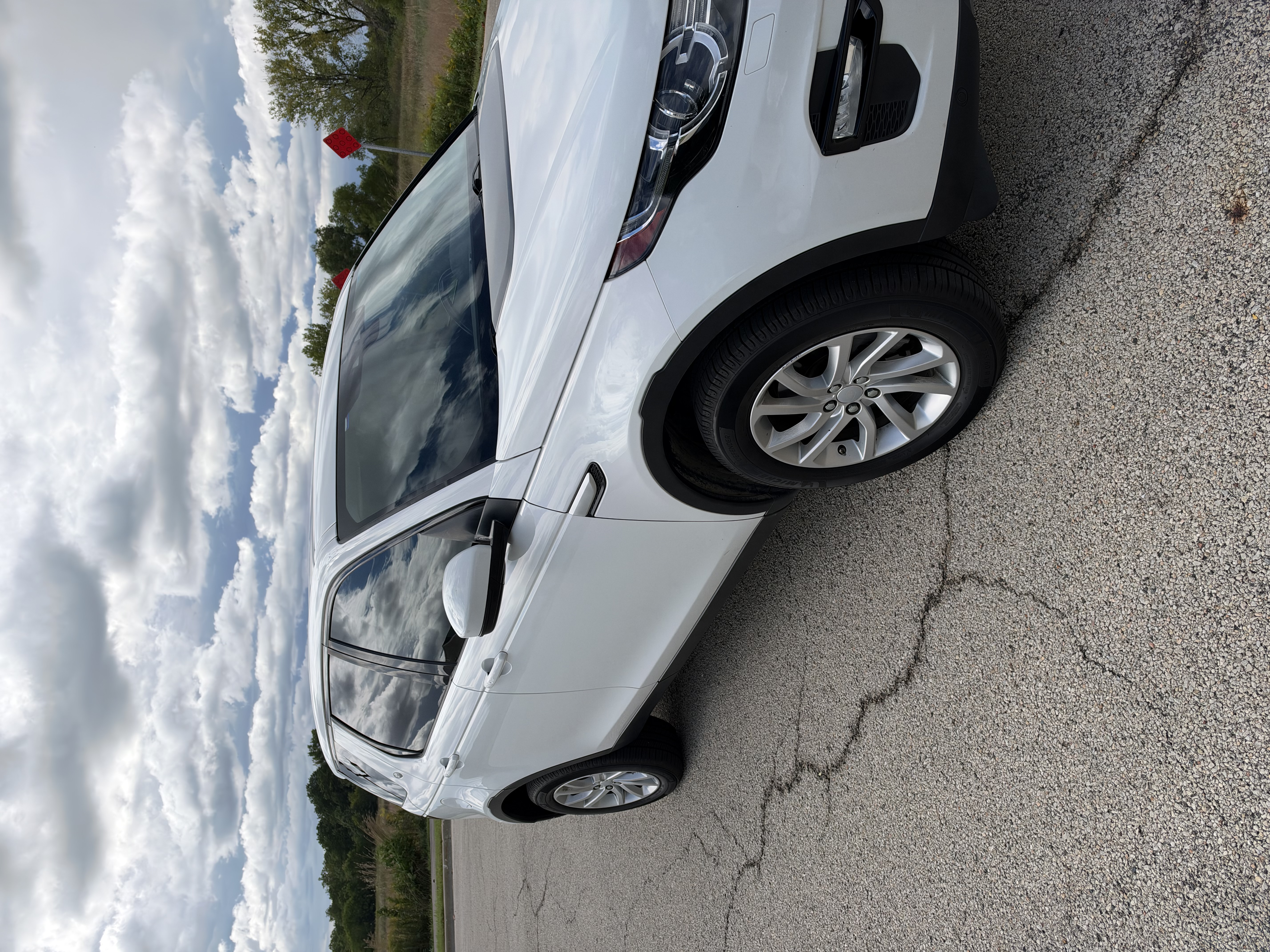 Used 2017 Land Rover Discovery Sport HSE AWD/4WD image 2