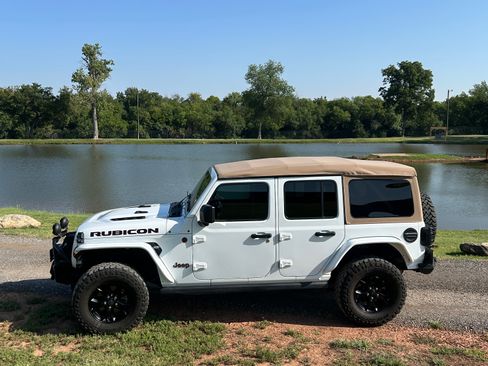 Used 2020 Jeep Wrangler Unlimited Rubicon AWD/4WD image 2
