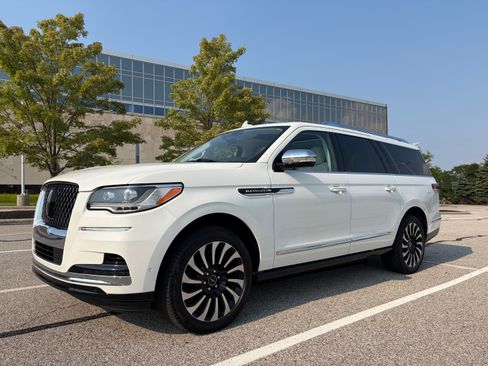 Used 2022 Lincoln Navigator L Black Label AWD/4WD image 10