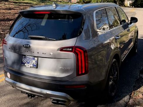 Used 2020 Kia Telluride SX w/ SX Prestige Package image 4