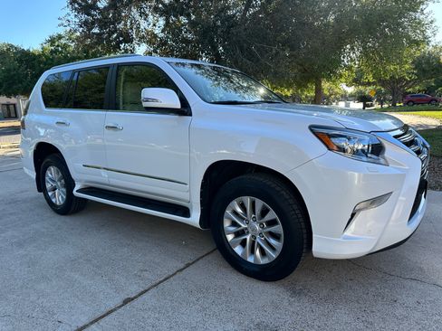 Used 2017 Lexus GX 460 image 4