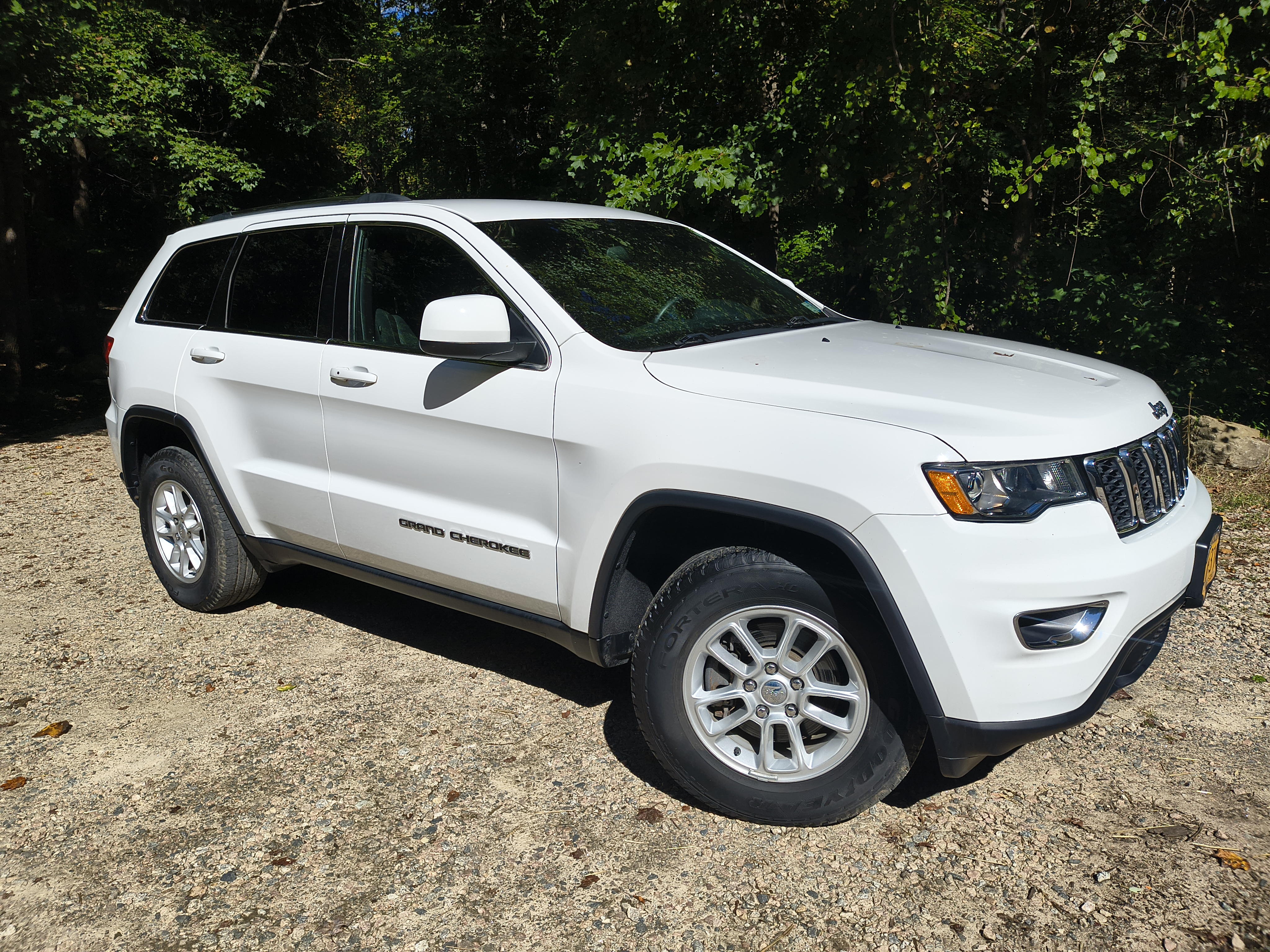 Used 2019 Jeep Grand Cherokee Laredo AWD/4WD image 1