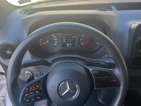 Used 2022 Mercedes-Benz Sprinter 2500 image 4