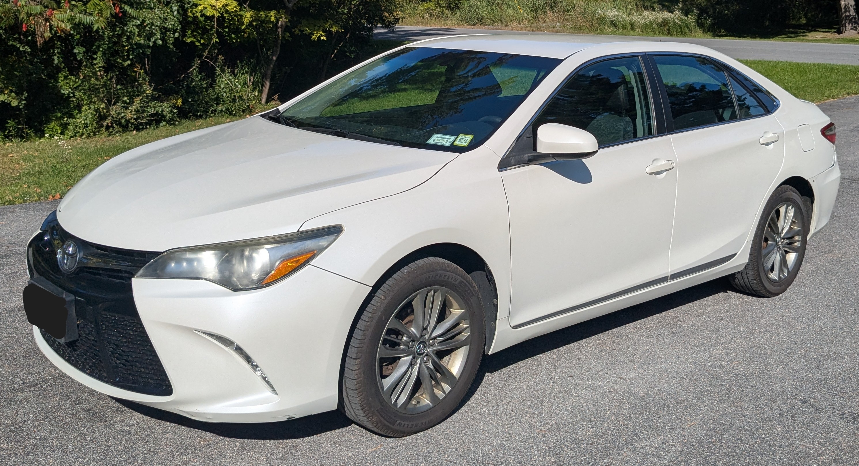 Used 2017 Toyota Camry SE FWD image 2