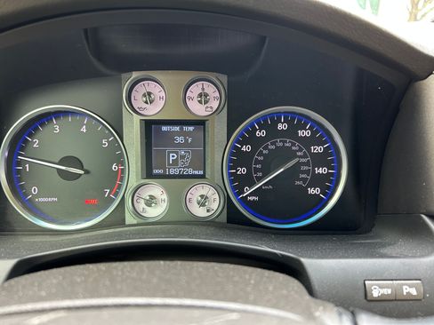 Used 2009 Lexus LX 570 4WD w/ Preferred Accessory Pkg image 17