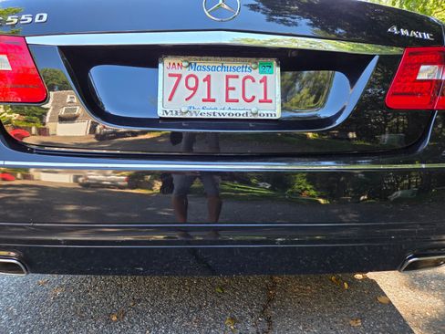 Used 2011 Mercedes-Benz E 550 4MATIC Sedan image 26