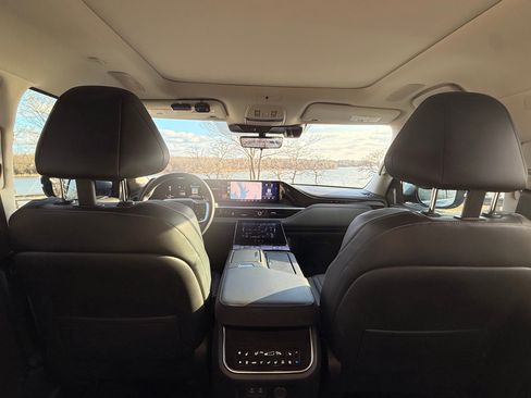 Used 2025 INFINITI QX80 Sensory image 13