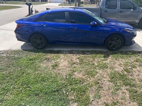 Used 2023 Hyundai Elantra SEL image 1