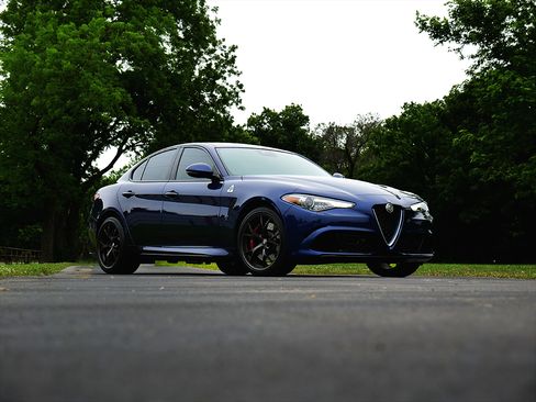 Used 2018 Alfa Romeo Giulia Quadrifoglio w/ Driver Assist Dynamic Package image 8