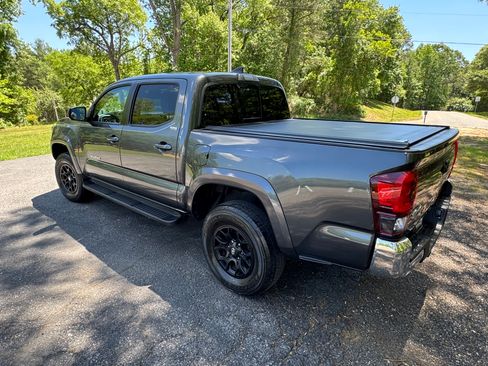 Used 2019 Toyota Tacoma SR5 AWD/4WD image 4