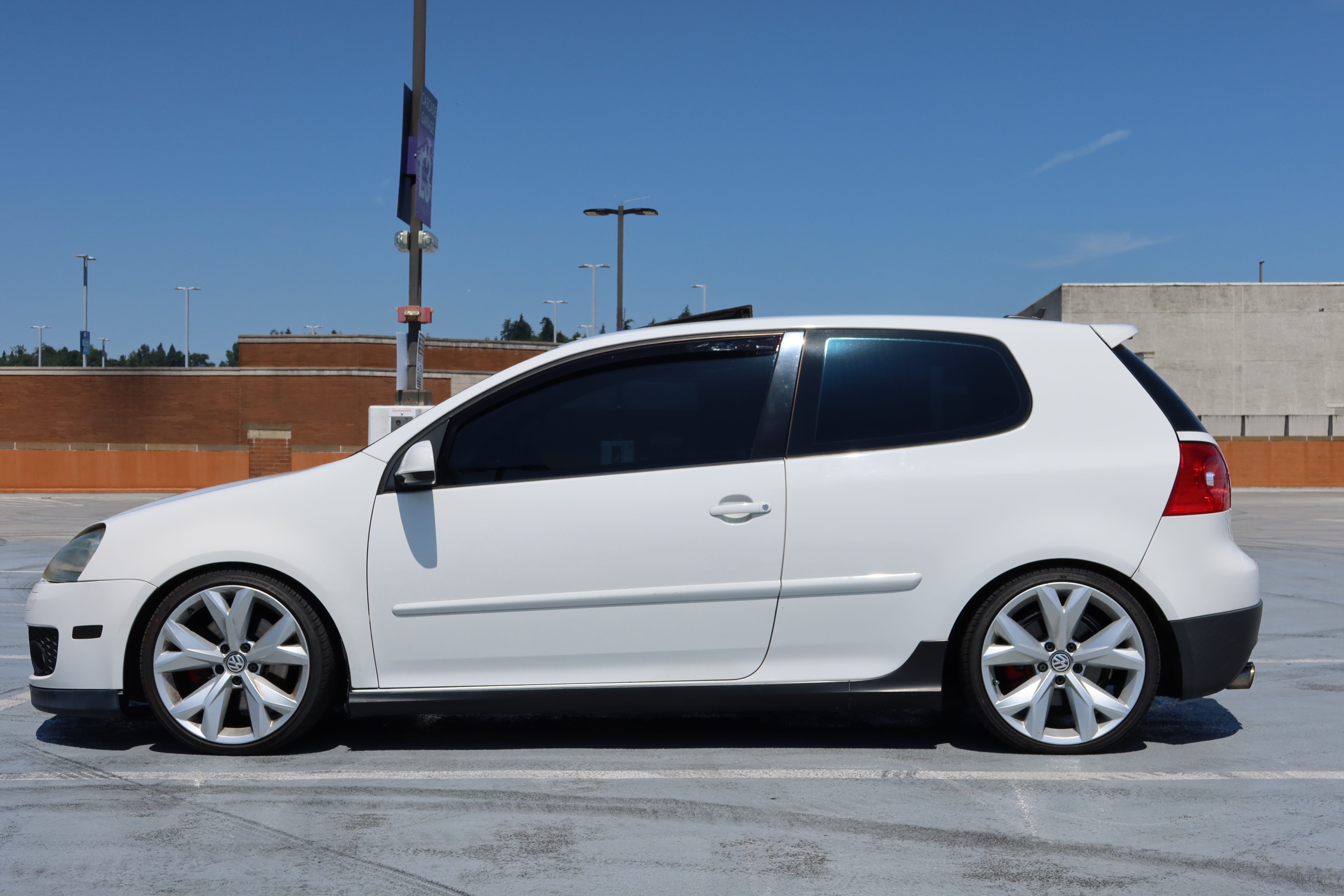 Used 2006 Volkswagen GTI 2.0T 2-Door FWD image 2