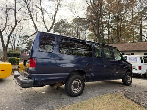 Used 2006 Ford E-350 and Econoline 350 XLT image 11