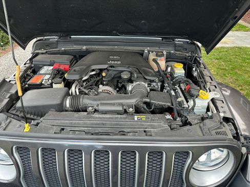 Used 2019 Jeep Wrangler Unlimited Sahara image 30