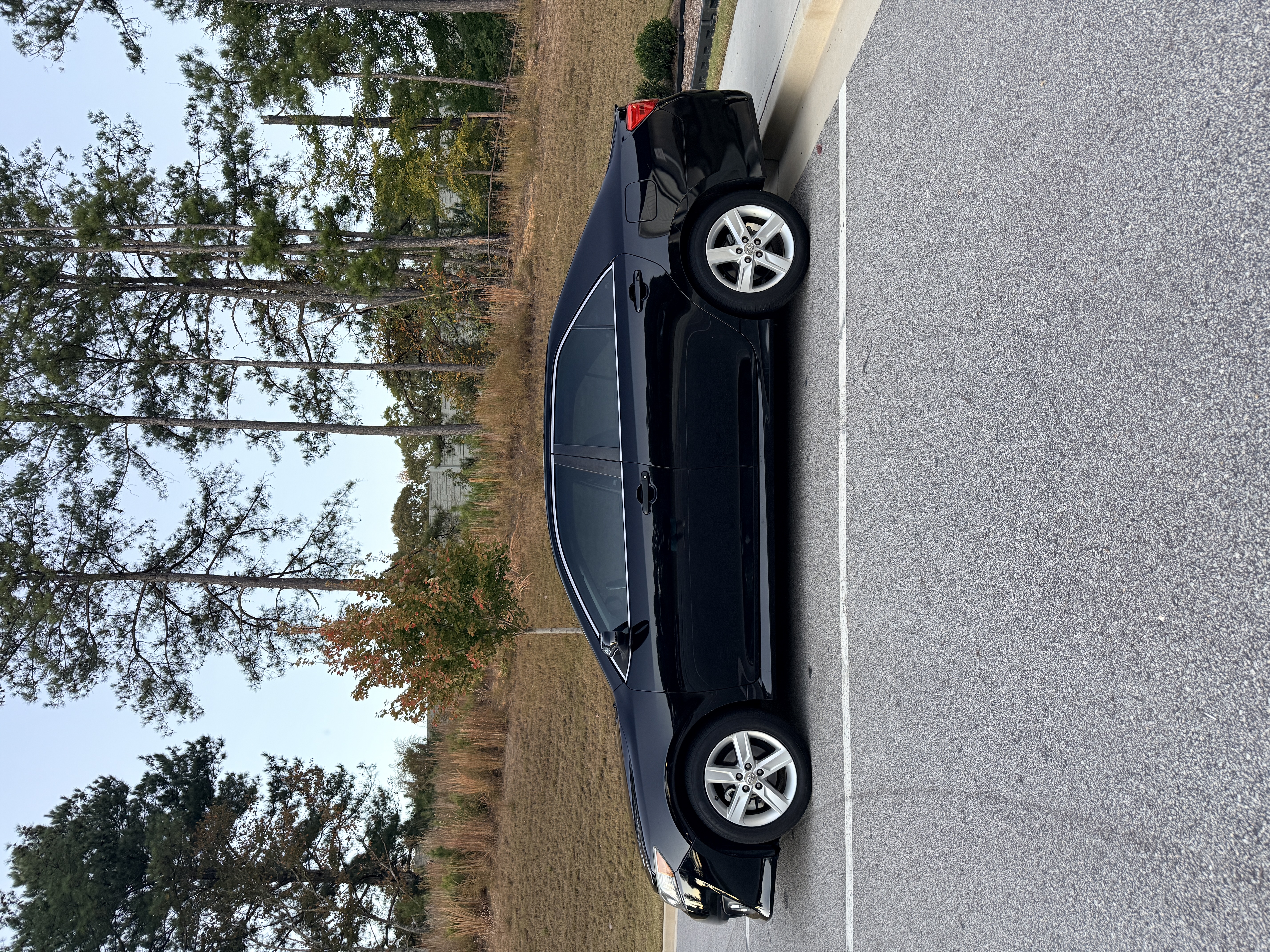 Used 2012 Toyota Camry SE FWD image 4