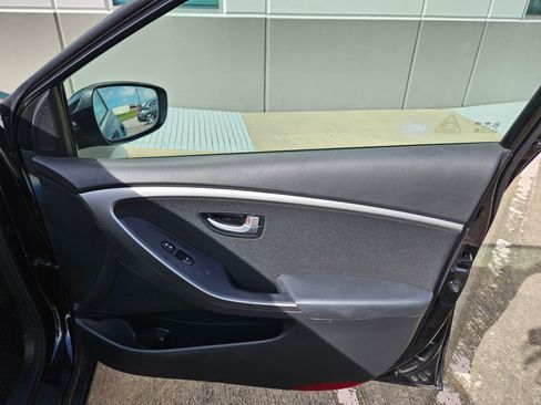 Used 2013 Hyundai Elantra GT image 2