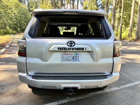 Used 2022 Toyota 4Runner SR5 Premium w/ 4Runner Black Package (TMS) AWD/4WD image 10