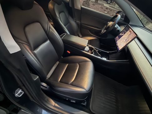 Used 2019 Tesla Model 3 Performance image 11