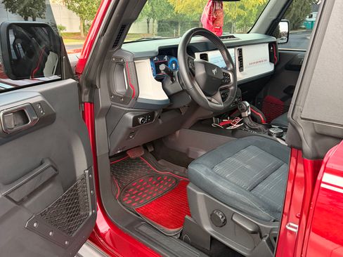 Used 2025 Ford Bronco Heritage Edition AWD/4WD image 11